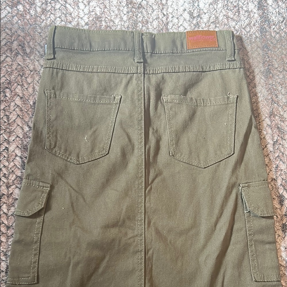 Olive Cargo Midi Skirt - Picture 4 of 4